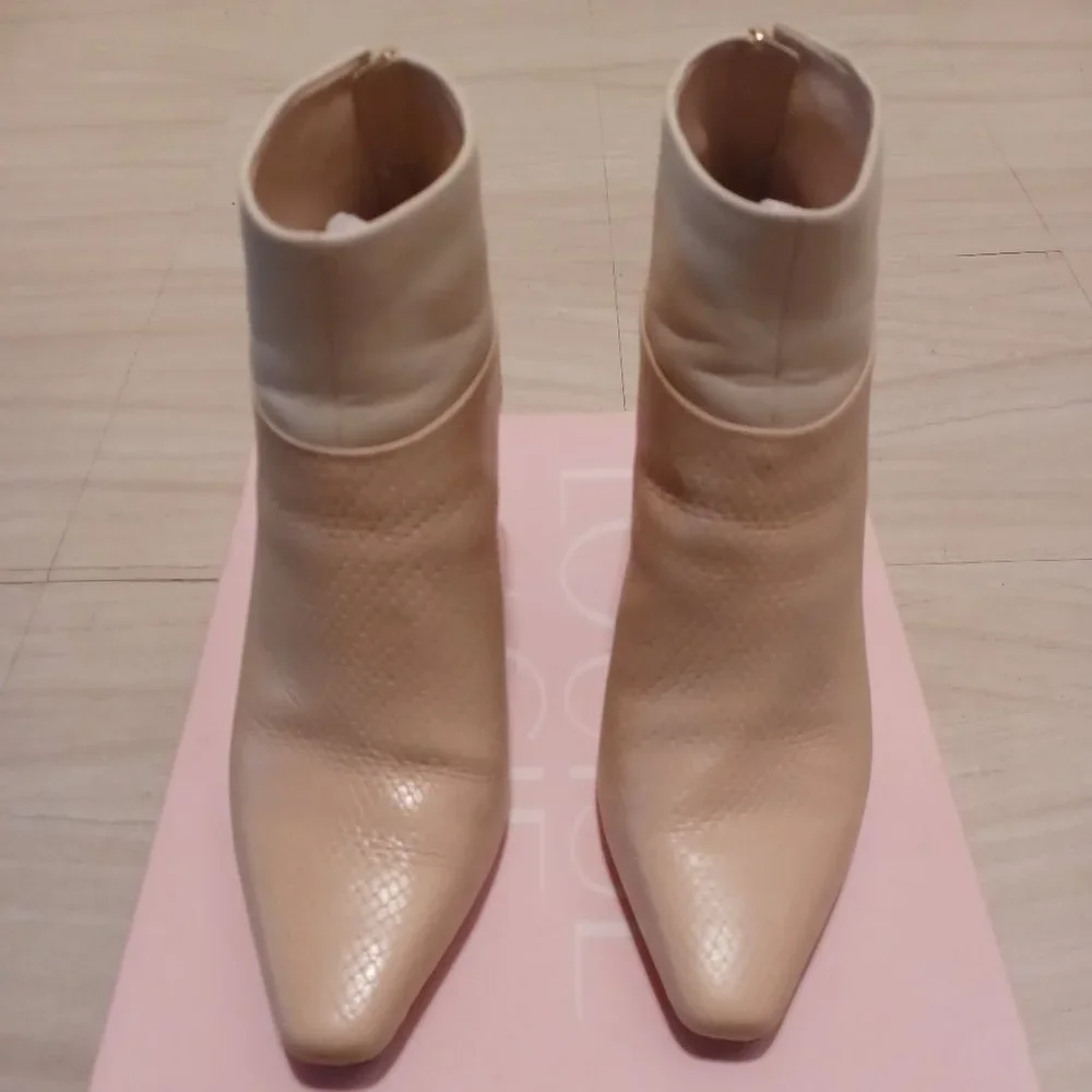 Louise et Cie Lydie Genuine Leather Powder/Sand Color Bootie Size 8M - Picture 2 of 7